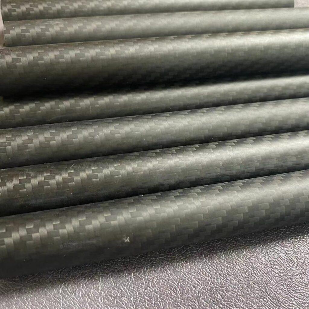 carbon fiber round tube with glossy finish and 3K weave