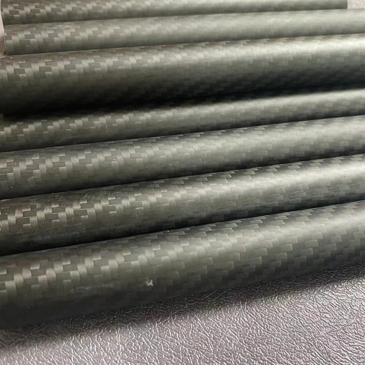 carbon fiber round tube with glossy finish and 3K weave